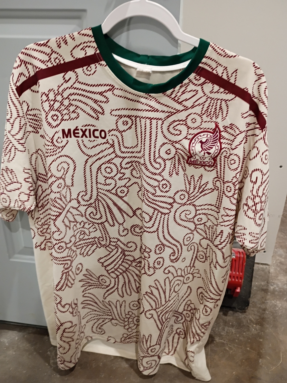 Cream and Maroon México Football Jersey with Green Trim L